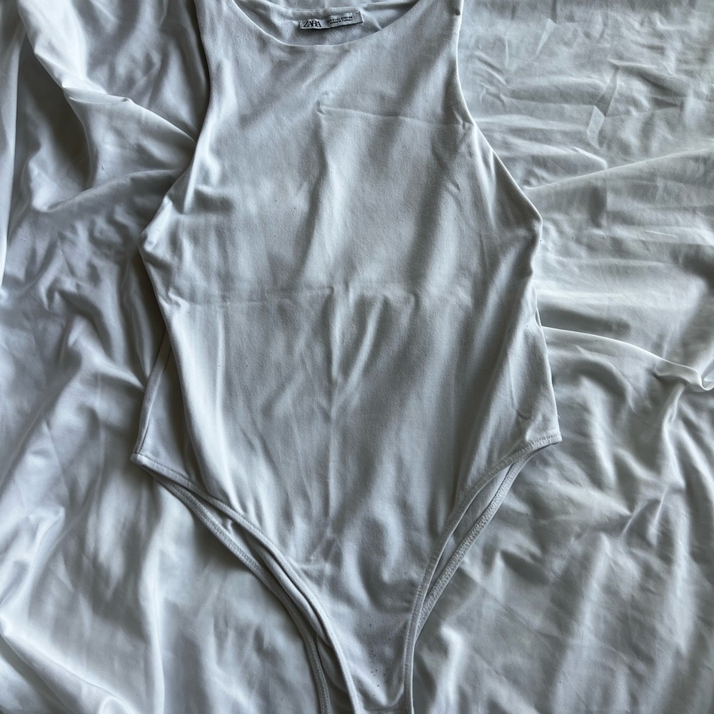 Zara White Sleeveless Scoop-Back Bodysuit
